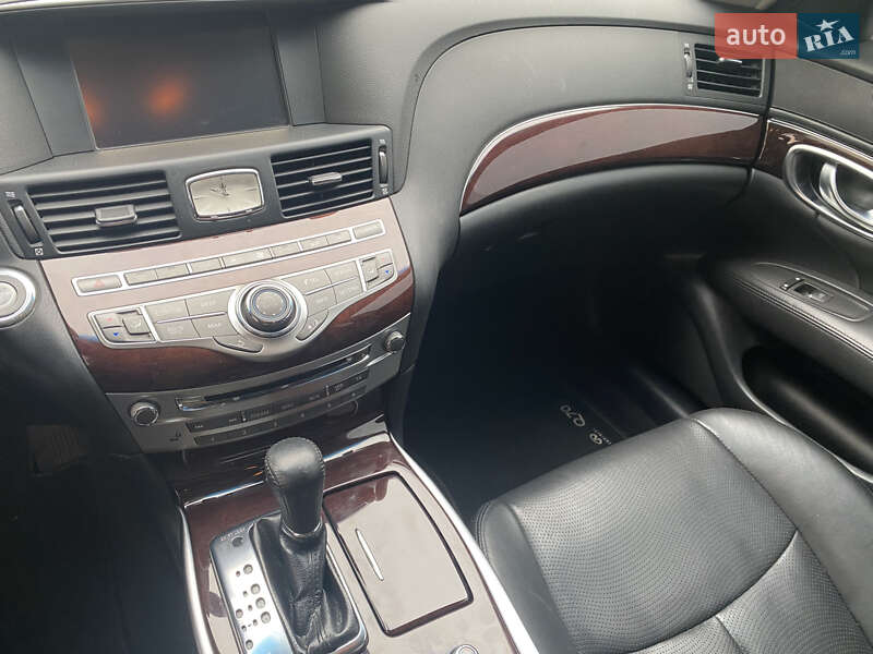 Седан Infiniti Q70 2017 в Києві