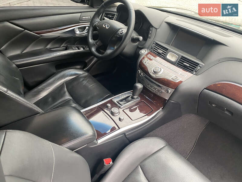 Седан Infiniti Q70 2017 в Києві