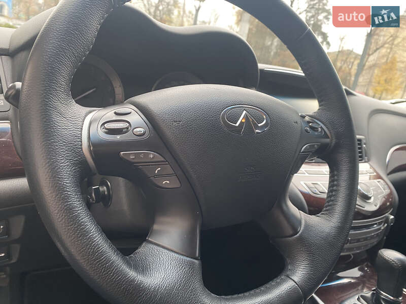 Седан Infiniti Q70 2017 в Києві