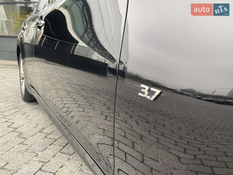 Седан Infiniti Q70 2017 в Києві