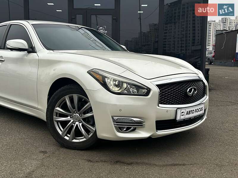 Седан Infiniti Q70 2016 в Киеве фото 2 Седан Infiniti Q70 2016 в Киеве