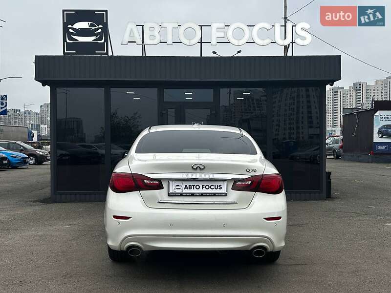 Седан Infiniti Q70 2016 в Киеве фото 8 Седан Infiniti Q70 2016 в Киеве
