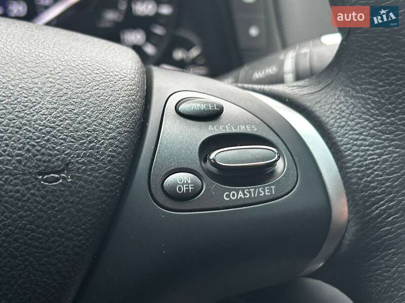 Седан Infiniti Q70 2016 в Киеве фото 21 Седан Infiniti Q70 2016 в Киеве