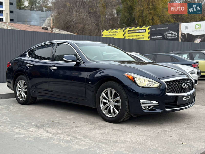Седан Infiniti Q70 2015 в Киеве