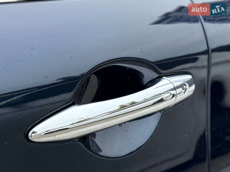 Седан Infiniti Q70 2015 в Киеве