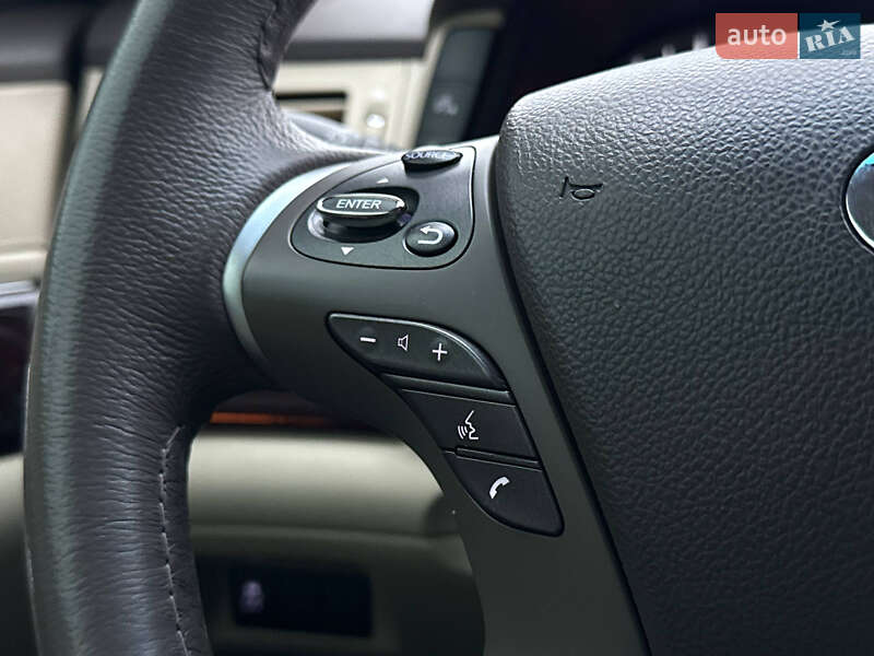 Седан Infiniti Q70 2015 в Киеве