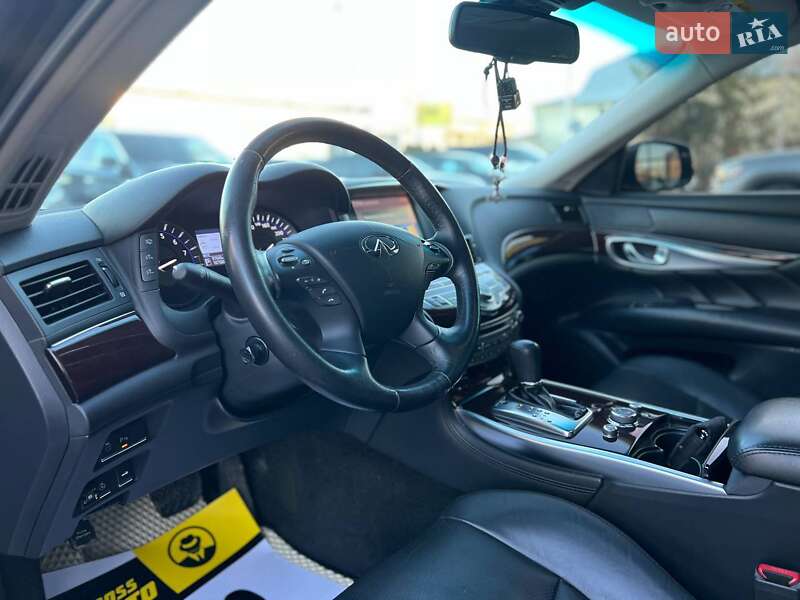 Седан Infiniti Q70 2016 в Івано-Франківську