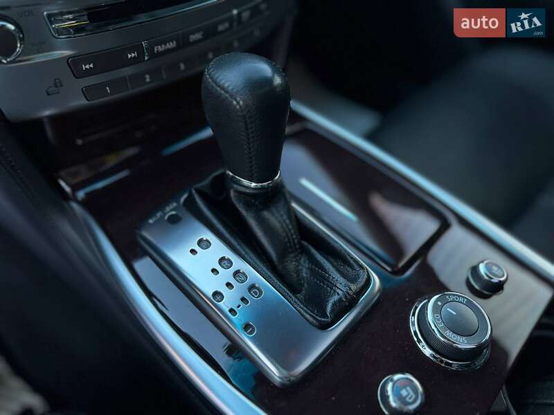 Седан Infiniti Q70 2016 в Івано-Франківську