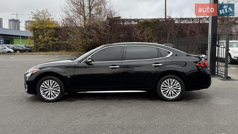 Седан Infiniti Q70 2015 в Києві