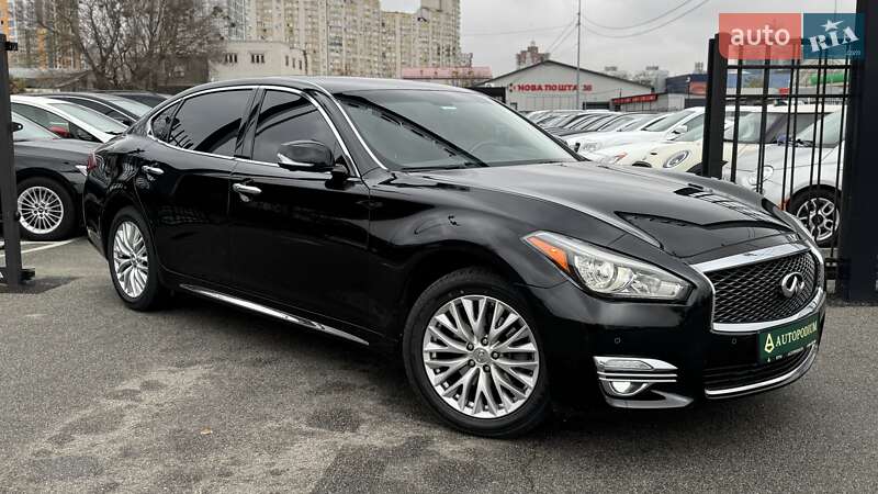 Седан Infiniti Q70 2015 в Києві