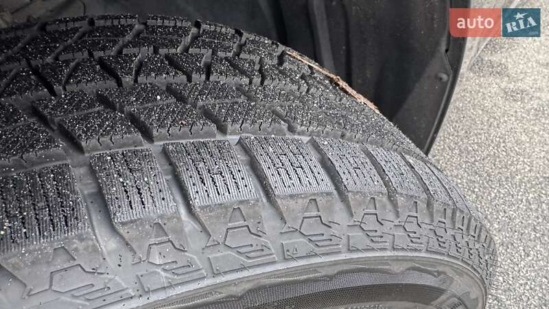 Седан Infiniti Q70 2015 в Києві