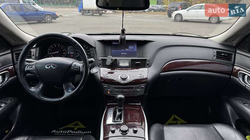 Седан Infiniti Q70 2015 в Києві