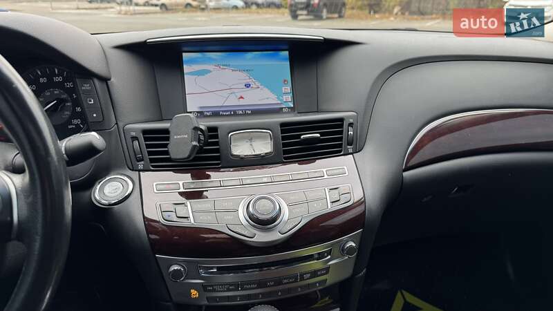 Седан Infiniti Q70 2015 в Києві