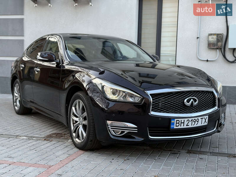 Седан Infiniti Q70 2015 в Могилев-Подольске