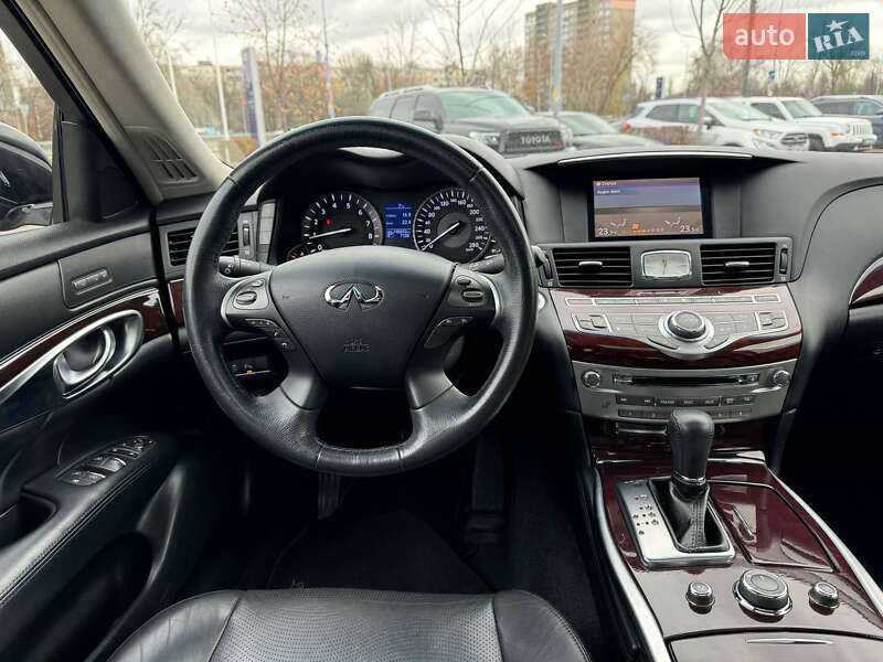 Седан Infiniti Q70 2017 в Києві фото 13 Седан Infiniti Q70 2017 в Києві