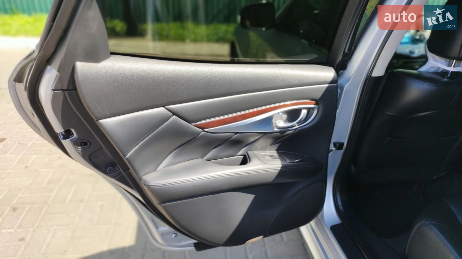 2017 Infiniti Q70 - мініатюра 16