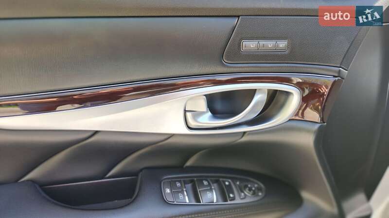 Седан Infiniti Q70 2017 в Киеве фото 20 Седан Infiniti Q70 2017 в Киеве