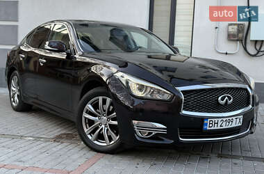 Седан Infiniti Q70 2015 в Могилів-Подільському