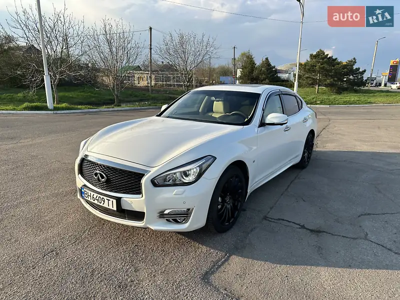 Infiniti Q70