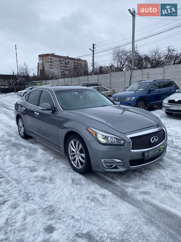 Infiniti Q70 2017