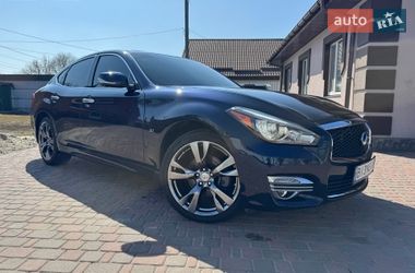 Седан Infiniti Q70 2015 в Миргороді