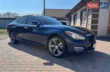 Седан Infiniti Q70 2015 в Миргороде