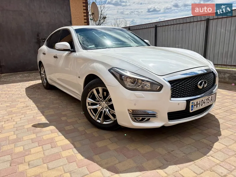 Infiniti Q70