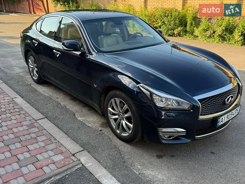 Infiniti Q70