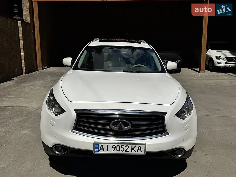 Infiniti Q70 2013
