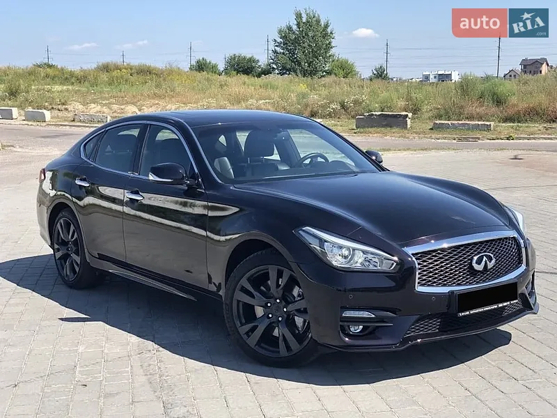 Infiniti Q70