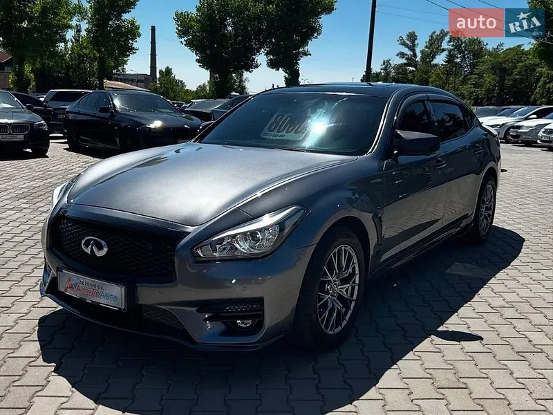 Infiniti Q70