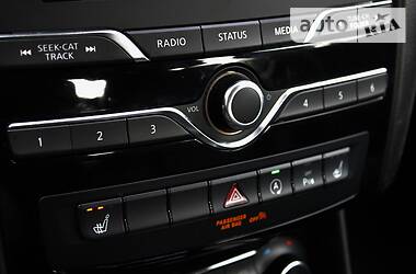 Позашляховик / Кросовер Infiniti QX30 2016 в 