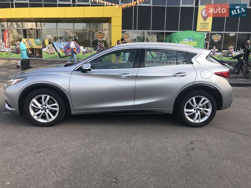 Внедорожник / Кроссовер Infiniti QX30 2016 в Киеве