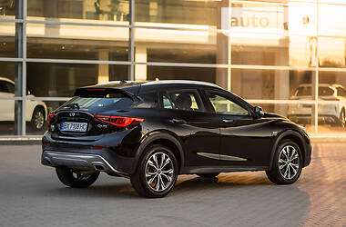 Внедорожник / Кроссовер Infiniti QX30 2016 в 