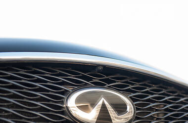 Внедорожник / Кроссовер Infiniti QX30 2016 в 