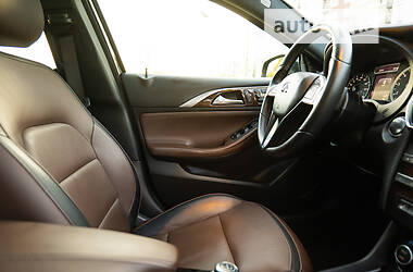 Внедорожник / Кроссовер Infiniti QX30 2016 в 