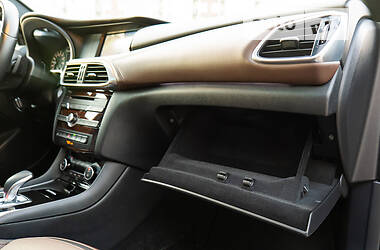 Внедорожник / Кроссовер Infiniti QX30 2016 в 