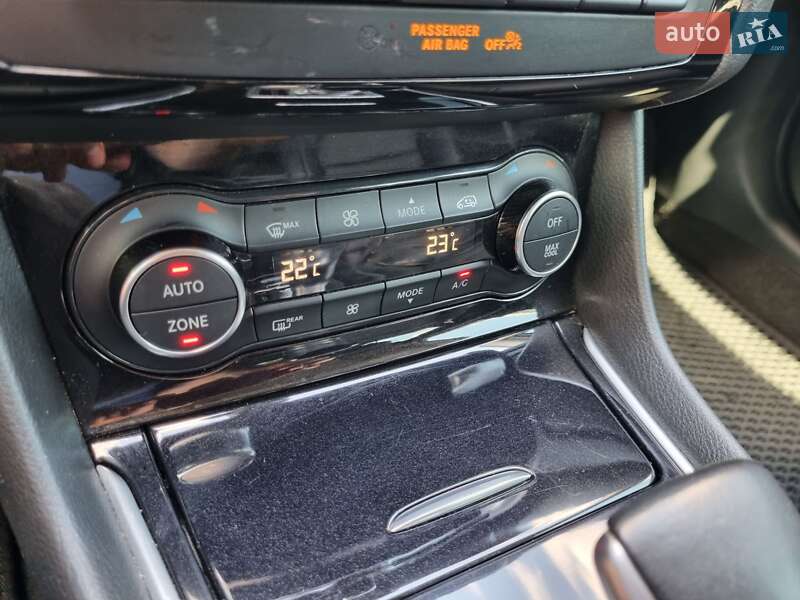 Внедорожник / Кроссовер Infiniti QX30 2016 в Днепре