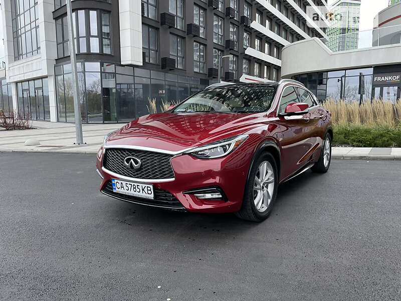 Внедорожник / Кроссовер Infiniti QX30 2016 в 