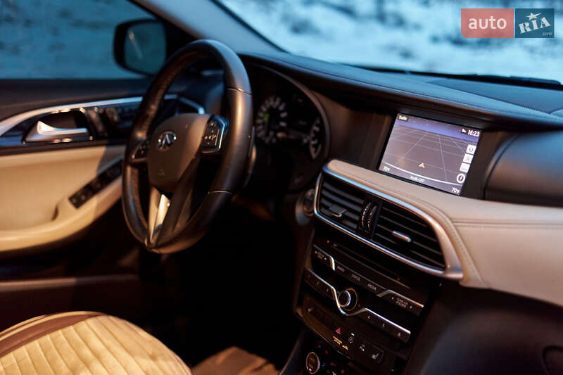 Внедорожник / Кроссовер Infiniti QX30 2018 в Валках