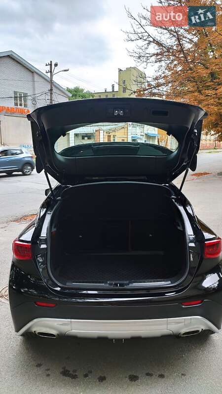 Внедорожник / Кроссовер Infiniti QX30 2016 в Одессе