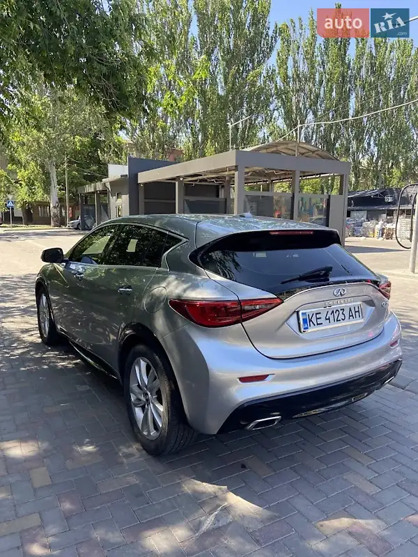 Infiniti QX30