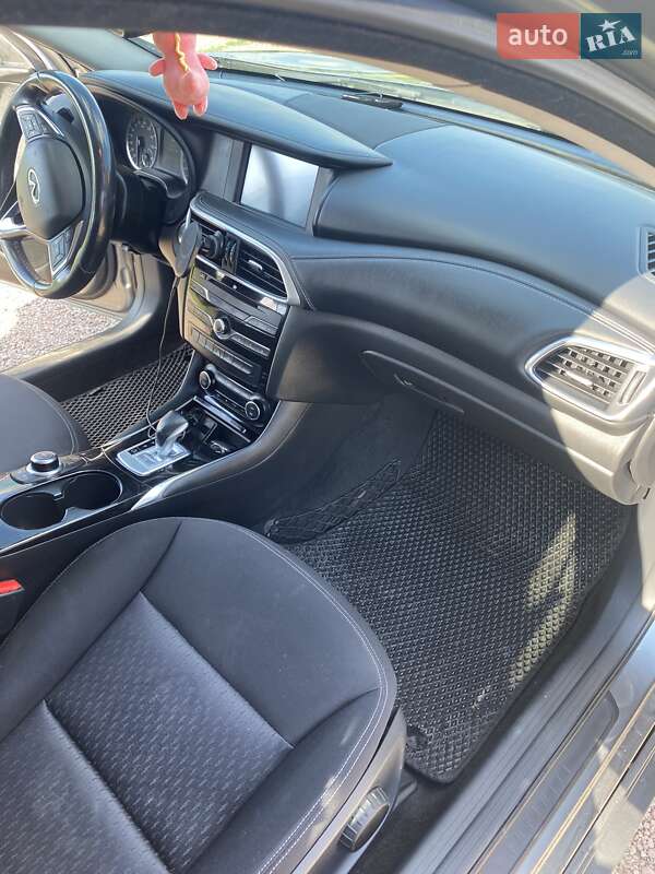 Внедорожник / Кроссовер Infiniti QX30 2016 в Киеве