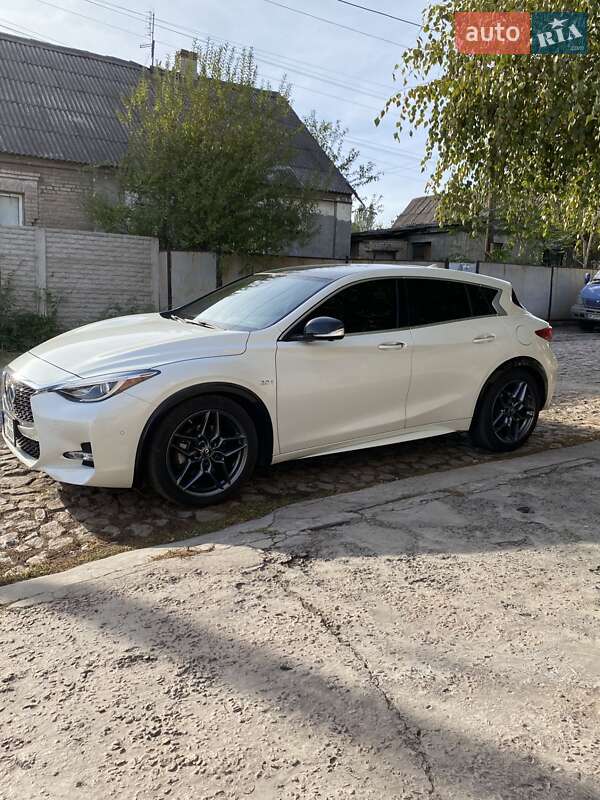 Внедорожник / Кроссовер Infiniti QX30 2017 в Запорожье