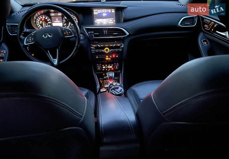 Внедорожник / Кроссовер Infiniti QX30 2016 в Красилове