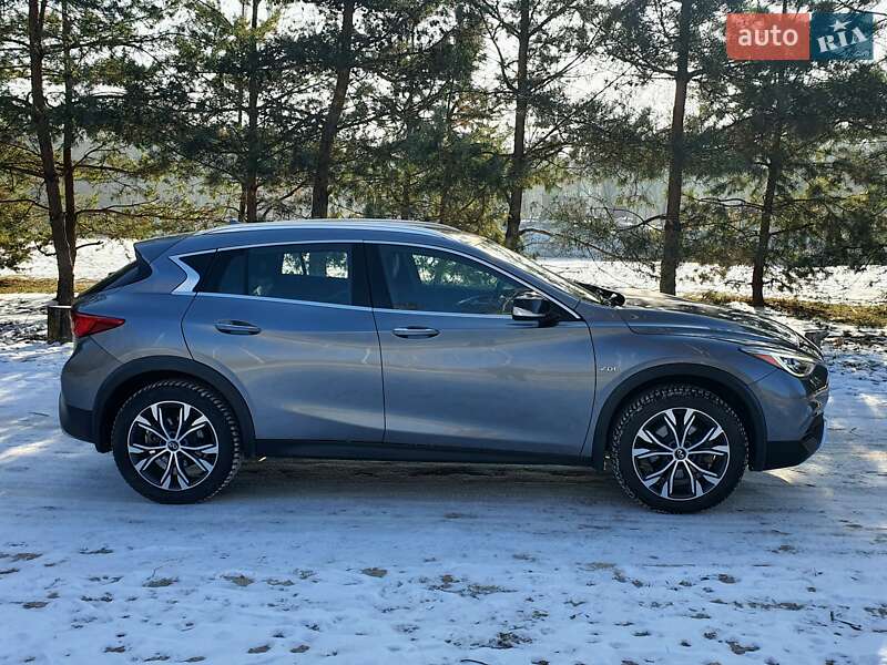 Позашляховик / Кросовер Infiniti QX30 2016 в Черкасах
