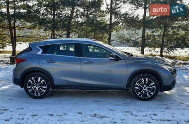 Внедорожник / Кроссовер Infiniti QX30 2016 в 