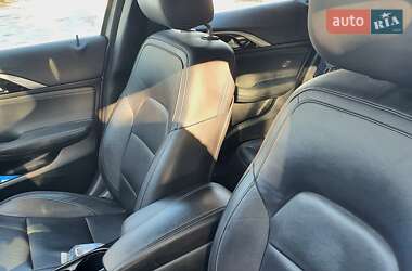 Внедорожник / Кроссовер Infiniti QX30 2016 в 