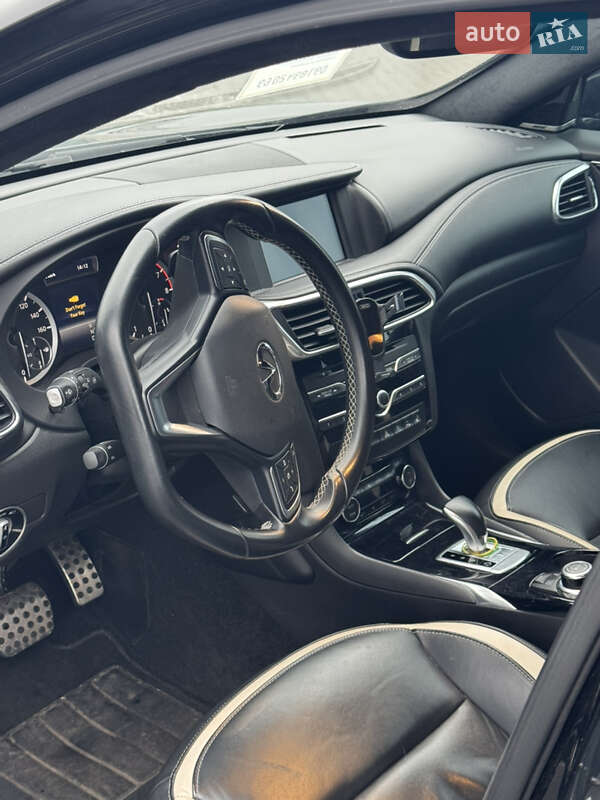 Позашляховик / Кросовер Infiniti QX30 2016 в Києві