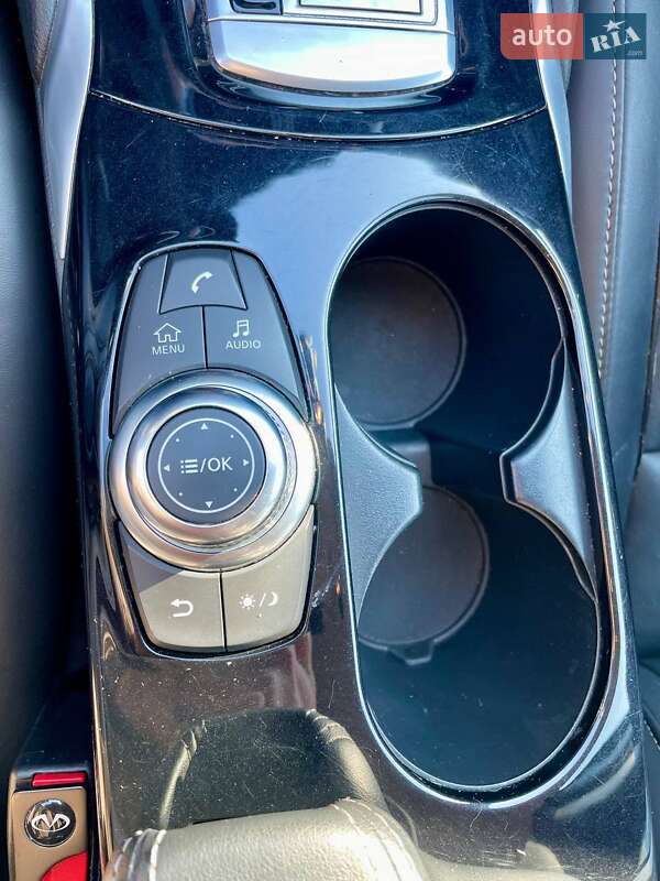 Позашляховик / Кросовер Infiniti QX30 2017 в Дніпрі